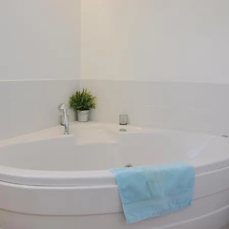 3 Bedroom Cozy In 펜션