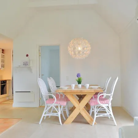 3 Bedroom Cozy In *