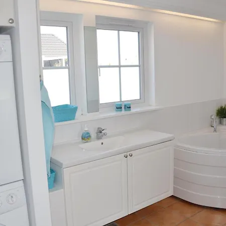 3 Bedroom Cozy In 펜션 *